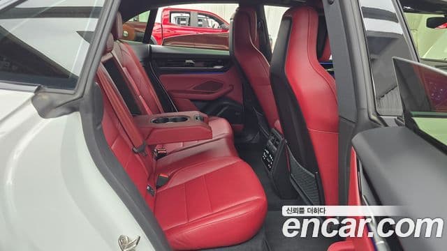 Porsche Macan EV 2025 — ფოტო 8/35