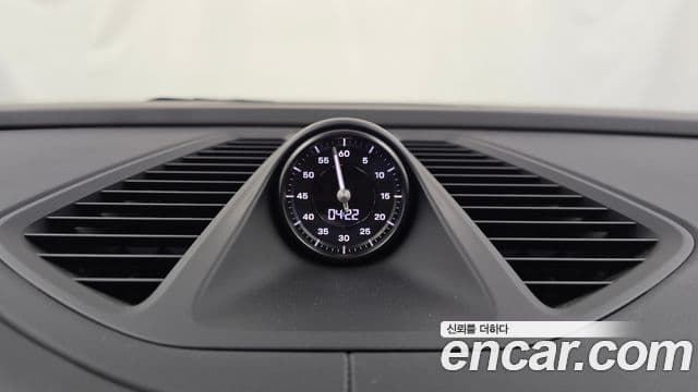 Porsche Macan EV 2025 — ფოტო 13/35