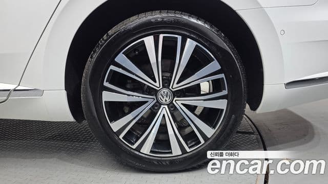 Volkswagen Arteon 2019 — Şəkil 21/32
