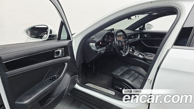 Porsche Panamera 2021 — Photo 17/20