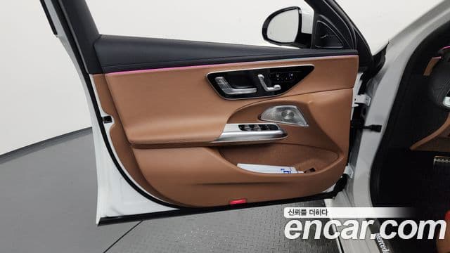Mercedes-Benz E-Class 2025 — Photo 35/35