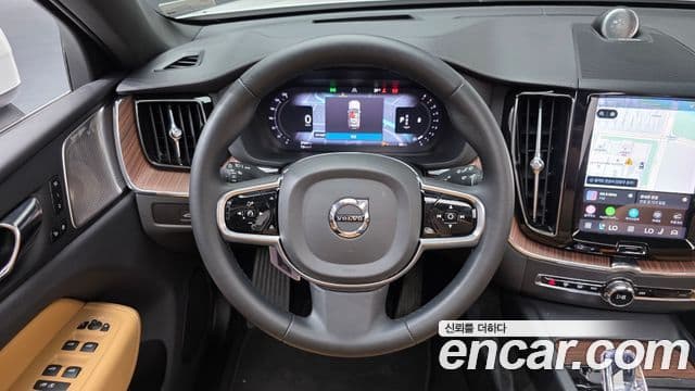 Volvo XC60 2023 — Şəkil 25/34