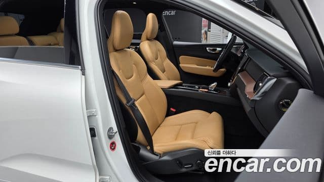 Volvo XC60 2023 — Şəkil 22/34