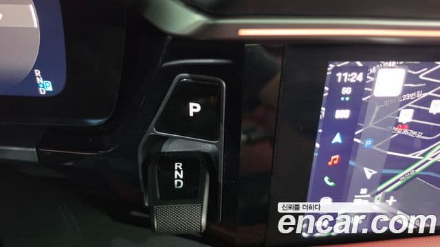 Porsche Macan EV 2025 — Photo 28/35