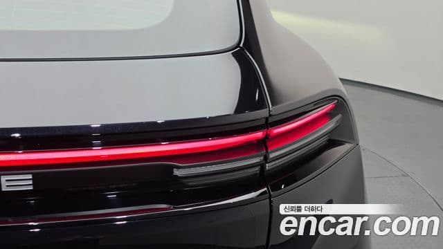 Porsche Macan EV 2025 — Photo 14/35