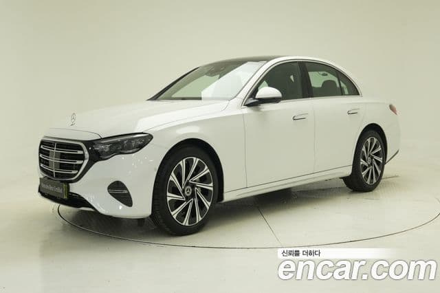 Mercedes-Benz E-Class 2025 — Photo 3/20
