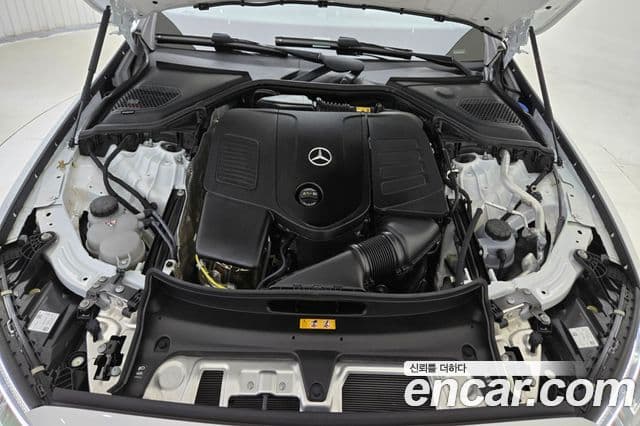 Mercedes-Benz E-Class 2025 — Photo 10/20