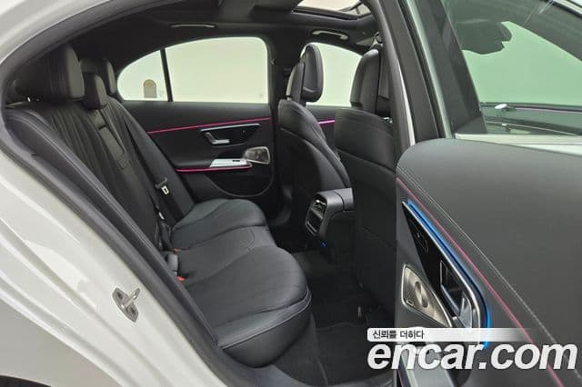 Mercedes-Benz E-Class 2025 — Photo 14/20