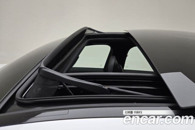 Mercedes-Benz E-Class 2025 — Photo 17/20
