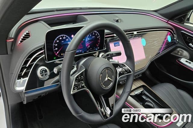 Mercedes-Benz E-Class 2025 — Photo 8/20