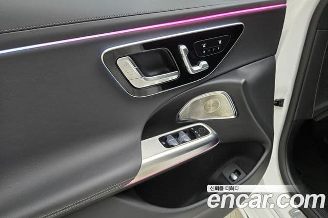 Mercedes-Benz E-Class 2025 — Photo 11/20