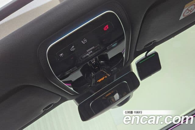 Mercedes-Benz E-Class 2025 — Photo 4/20