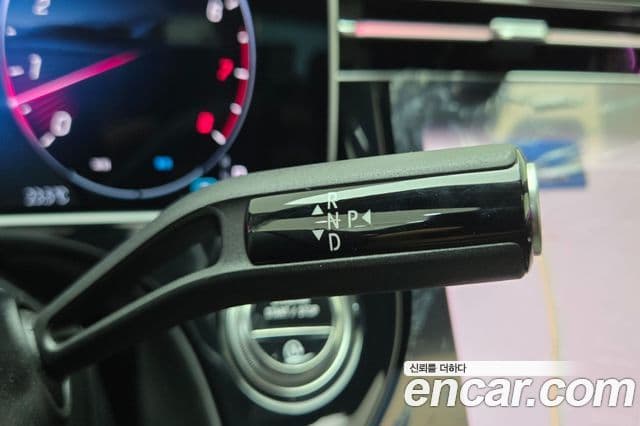 Mercedes-Benz E-Class 2025 — Photo 16/20