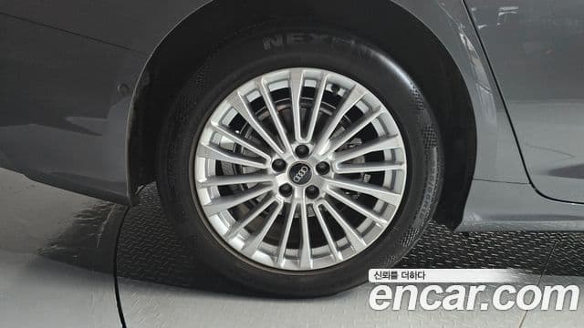 Audi A6 2021 — Photo 2/37