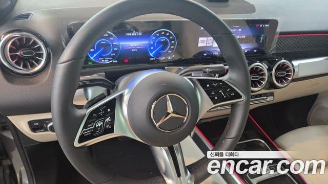 Mercedes-Benz EQB 2026 — ფოტო 8/20
