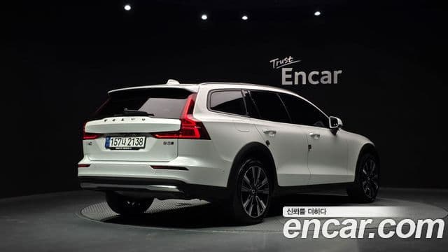 Volvo V60 Cross Country 2022 — Фото 2/20