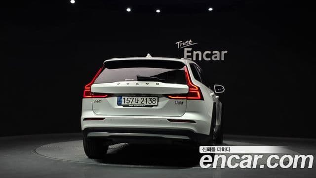 Volvo V60 Cross Country 2022 — Фото 4/20