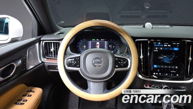 Volvo V60 Cross Country 2022 — Фото 13/20