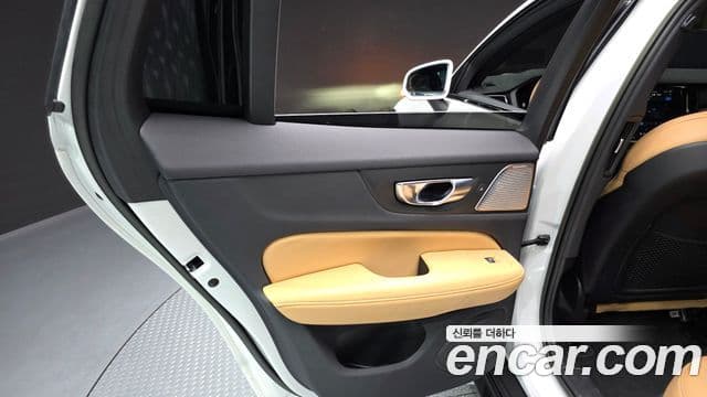 Volvo V60 Cross Country 2022 — Photo 17/36