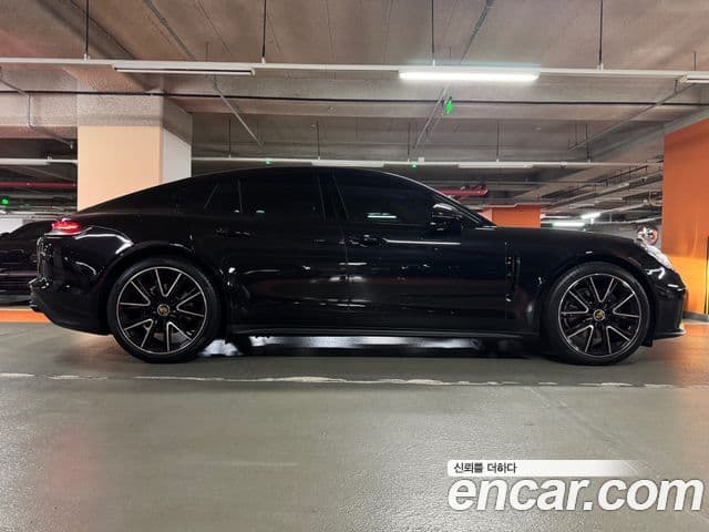 Porsche Panamera 2023 — ფოტო 13/20