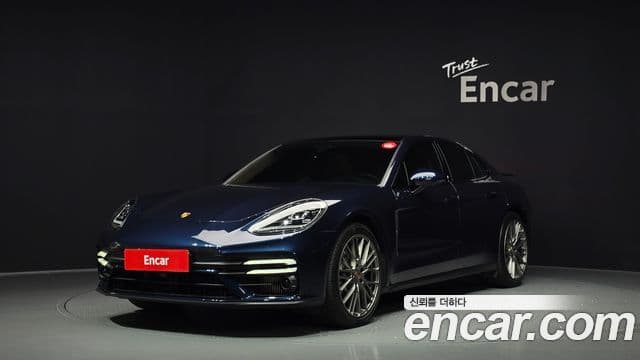 Porsche Panamera 2023 — ფოტო 18/37