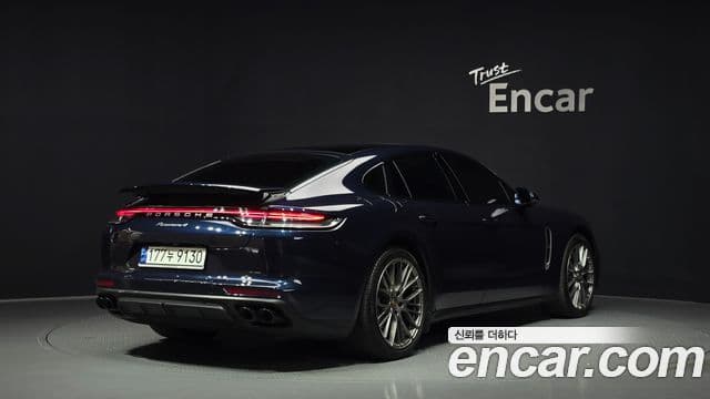 Porsche Panamera 2023 — ფოტო 20/37