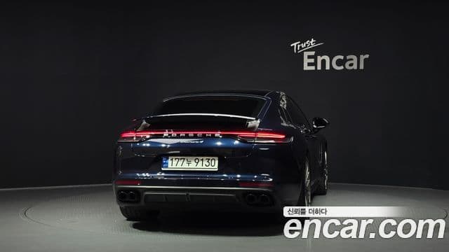 Porsche Panamera 2023 — ფოტო 12/37