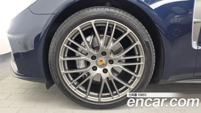 Porsche Panamera 2023 — ფოტო 1/37