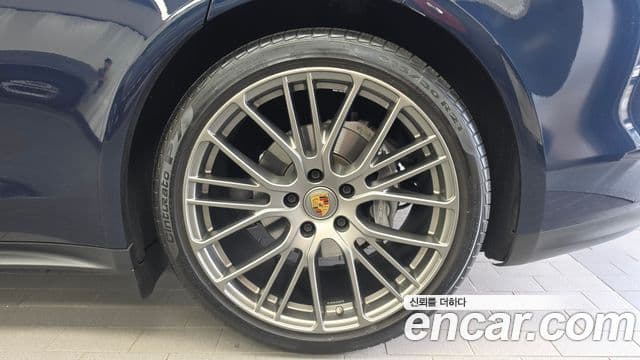 Porsche Panamera 2023 — ფოტო 3/37