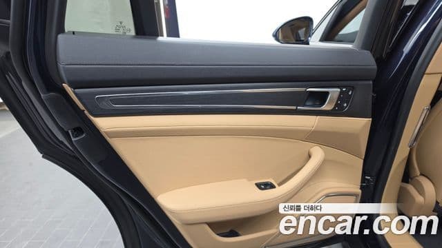 Porsche Panamera 2023 — ფოტო 19/37
