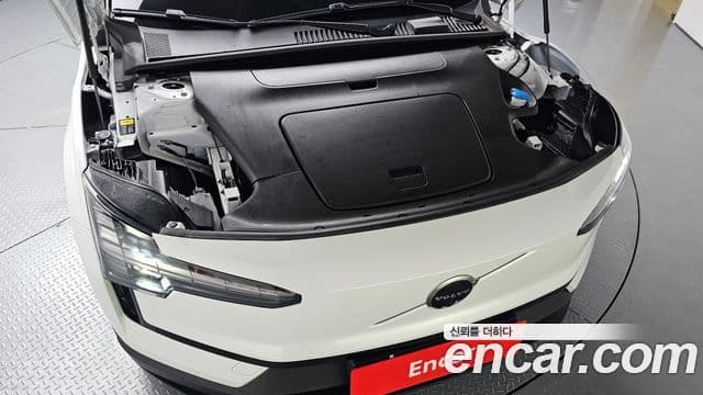 Volvo EX30 2025 — ფოტო 14/32