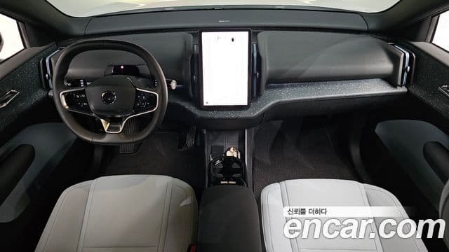 Volvo EX30 2025 — ფოტო 1/32
