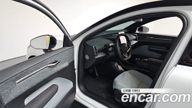 Volvo EX30 2025 — ფოტო 25/32
