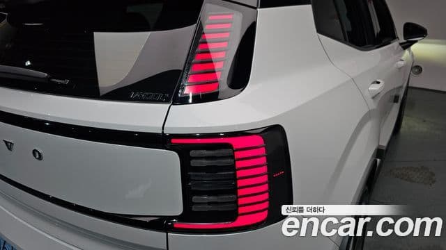 Volvo EX30 2025 — ფოტო 17/32