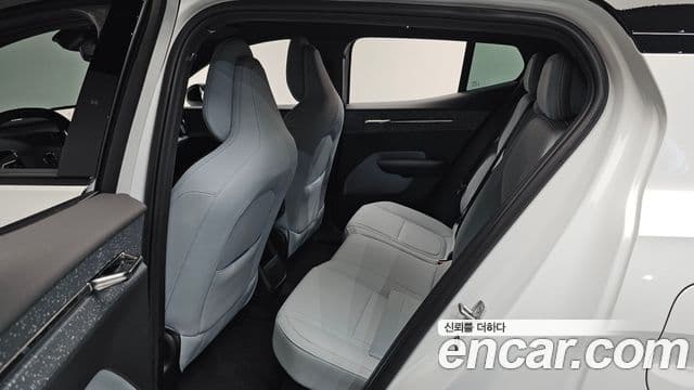 Volvo EX30 2025 — ფოტო 3/32