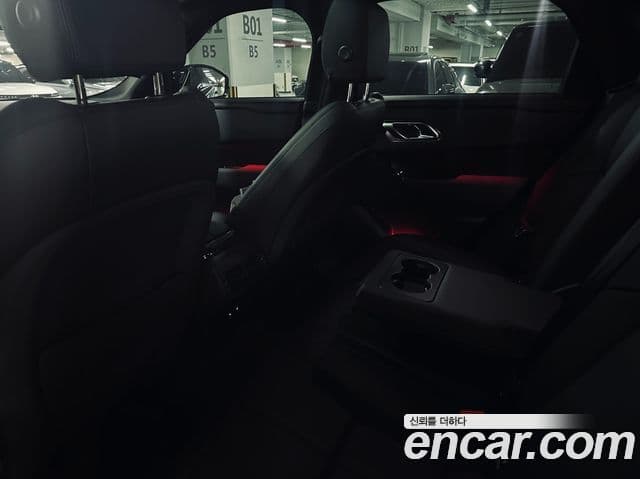 Land Rover Range Rover Velar 2025 — Фото 11/20