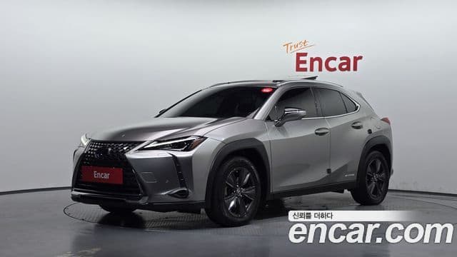 Lexus UX250h 2019 — Фото 1/20