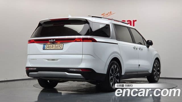 Kia Carnival 2023 — Фото 2/20