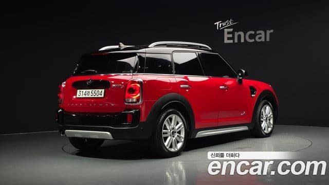 Mini Cooper D Countryman 2019 — Фото 2/20