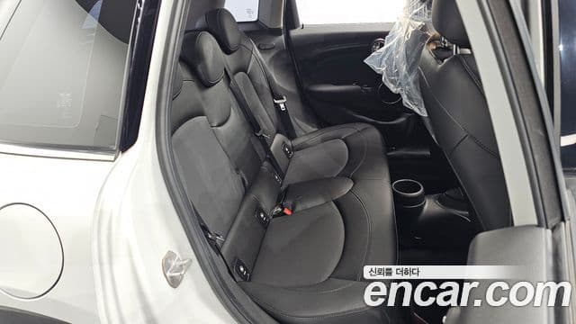 Mini Cooper 2021 — ფოტო 8/32