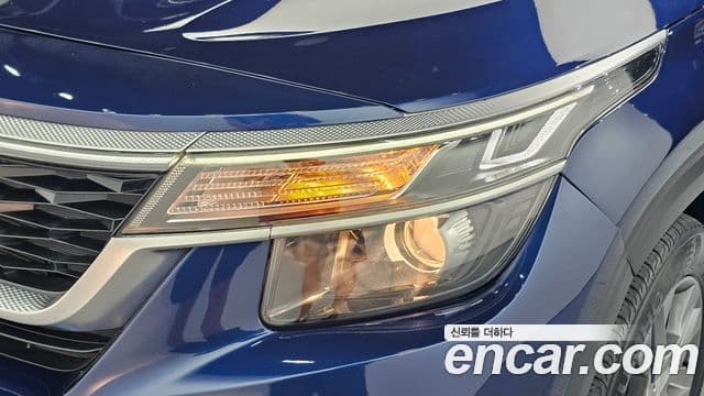 Kia Seltos 2021 — ფოტო 7/30