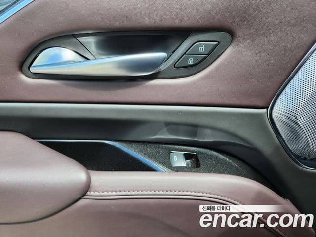 Cadillac Escalade 2023 — Photo 10/15
