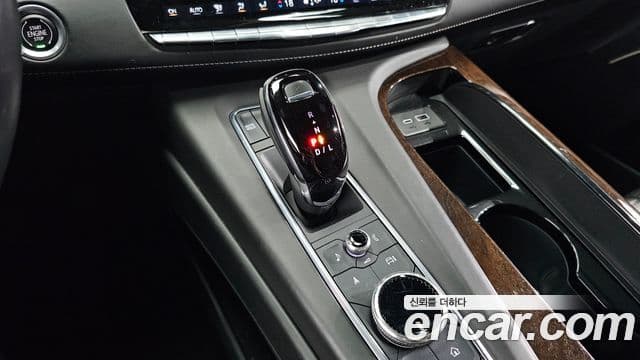Cadillac Escalade 2021 — ფოტო 8/20