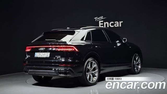 Audi Q7 2023 — ფოტო 2/20