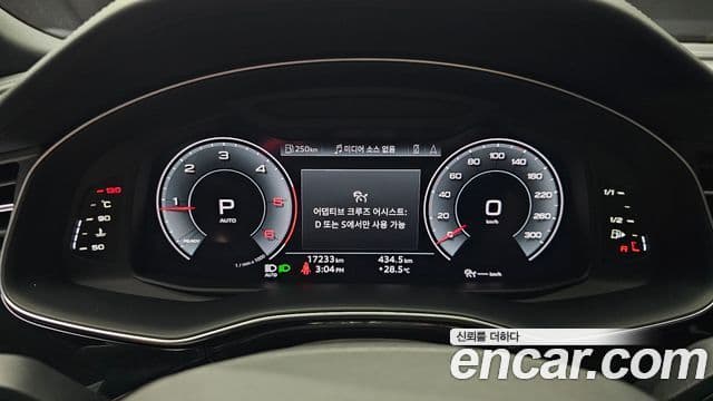 Audi Q7 2023 — ფოტო 8/20