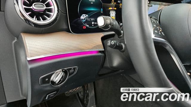 Mercedes-Benz E-Class 2023 — фото 15 из 20