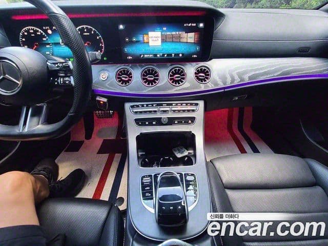 Mercedes-Benz E-Class 2021 — Photo 11/20