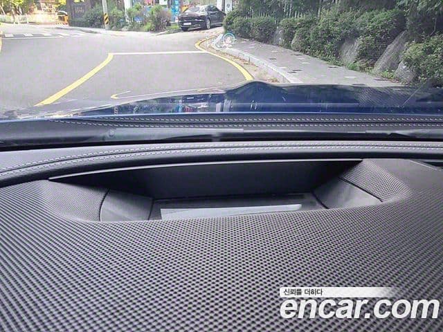 Mercedes-Benz E-Class 2021 — Photo 8/20