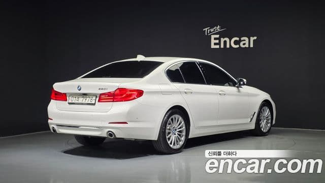 BMW 5 Series 2019 — Şəkil 2/20