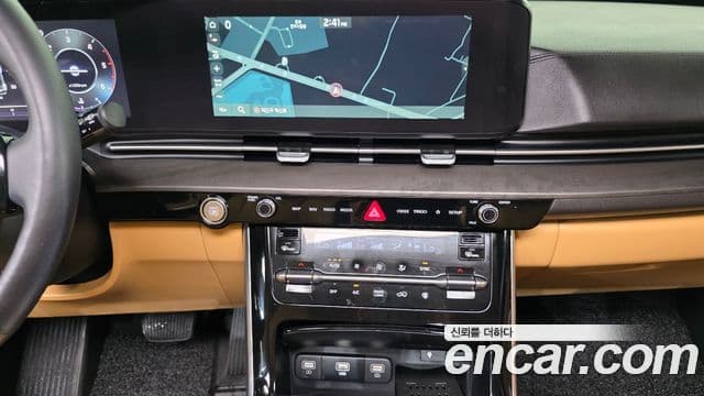 Kia Carnival 2023 — ფოტო 15/20